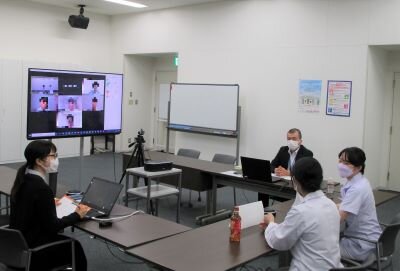 若手社員との社員交流会の風景.jpg